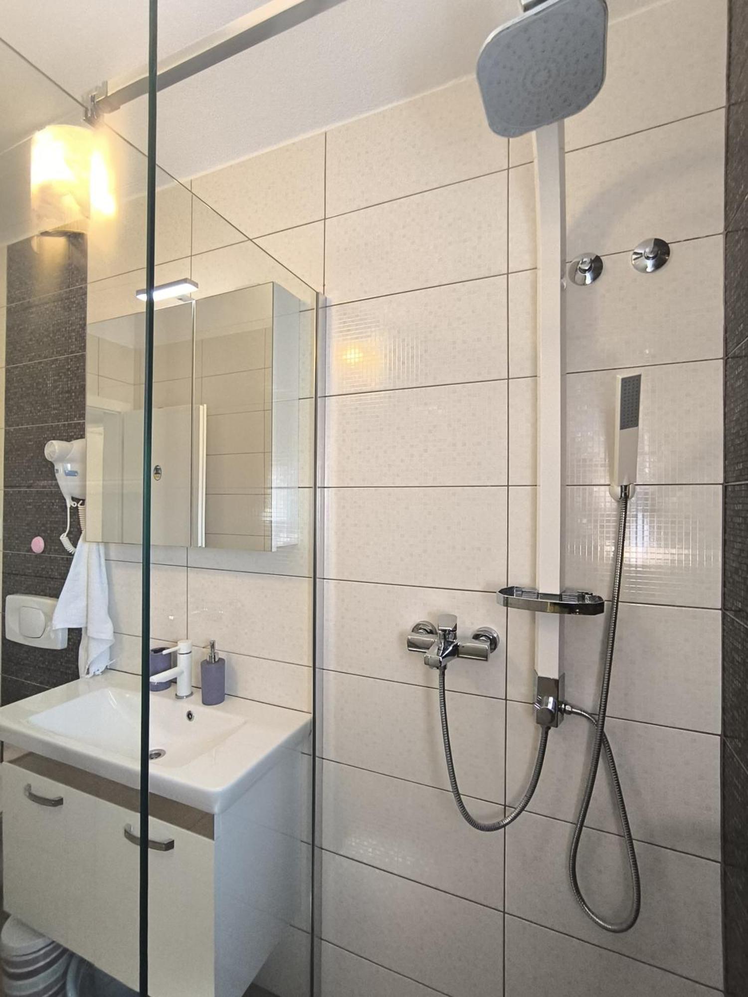 Apartments Otok 2 โตรกีร์ ภายนอก รูปภาพ
