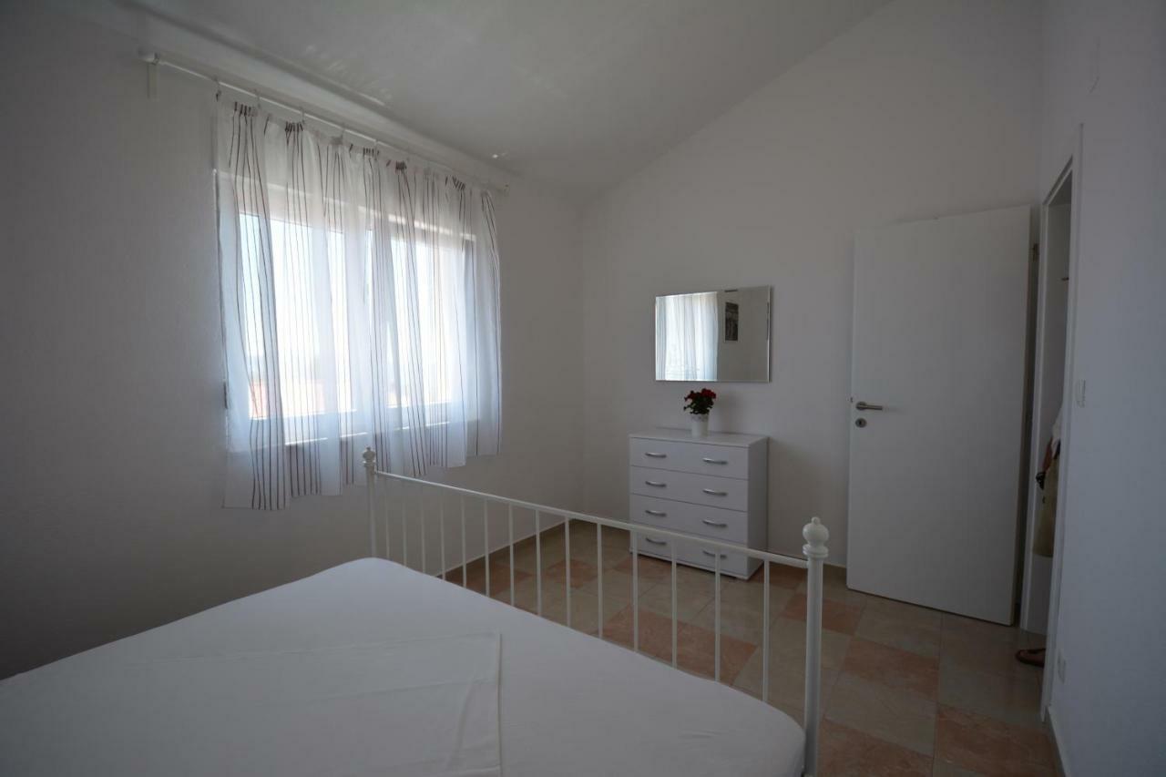 Apartments Otok 2 โตรกีร์ ภายนอก รูปภาพ
